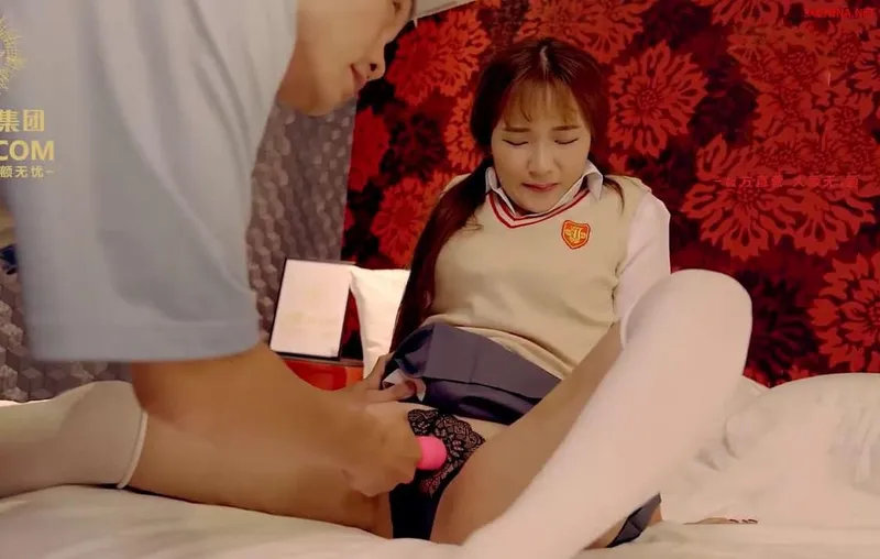 Bé ngoan dùng thân thanh toán tiền nợ cho bố vay tiền bọn xã hội đen